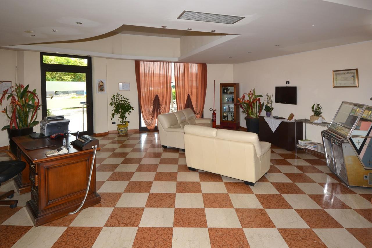 Hotel Eolo Sermide Экстерьер фото